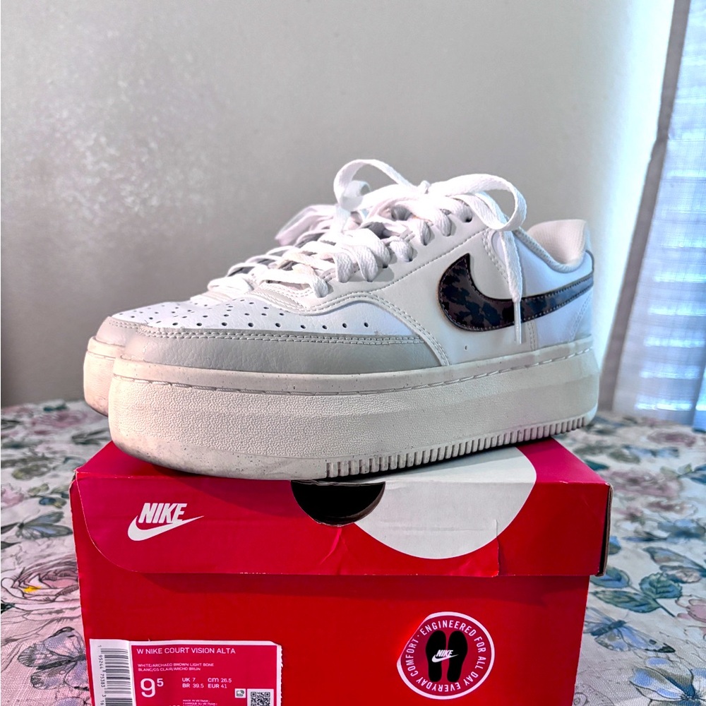 9.5 Nike court vision